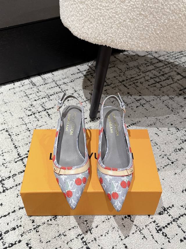 村上隆 Takashi Murakami X Louis Vuitton Lily 樱桃跟系列 尖头凉鞋 很难不怀疑是不是借鉴了唐朝的唐三彩作为基础，创新成Lv