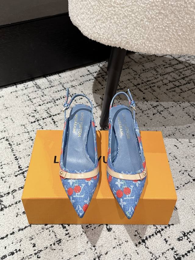 村上隆 Takashi Murakami X Louis Vuitton Lily 樱桃跟系列 尖头凉鞋 很难不怀疑是不是借鉴了唐朝的唐三彩作为基础，创新成Lv
