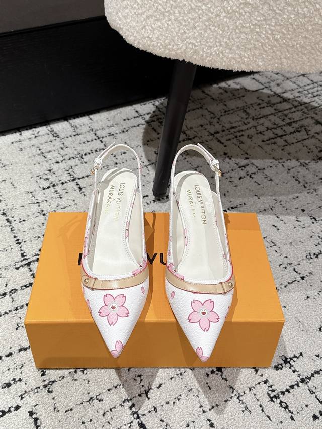 村上隆 Takashi Murakami X Louis Vuitton Lily 樱桃跟系列 尖头凉鞋 很难不怀疑是不是借鉴了唐朝的唐三彩作为基础，创新成Lv