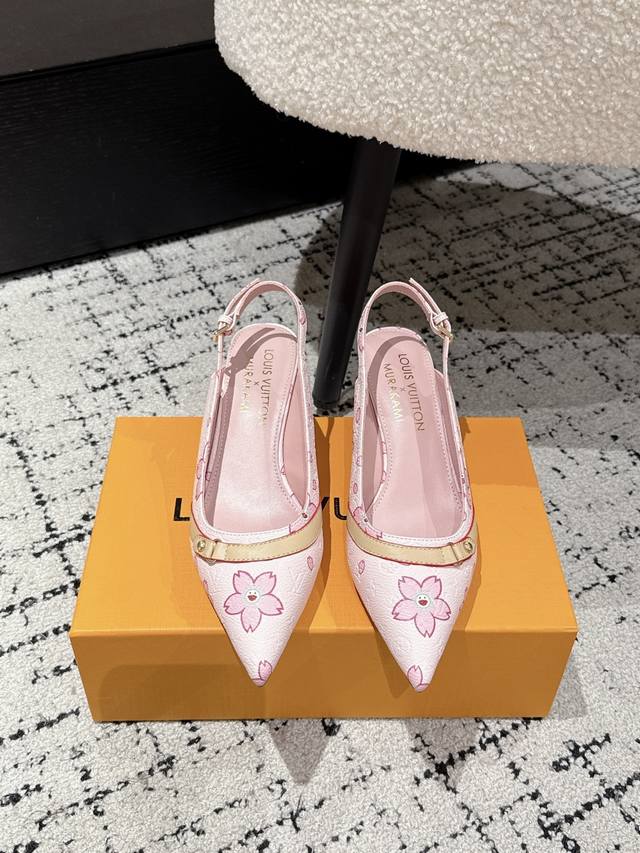 村上隆 Takashi Murakami X Louis Vuitton Lily 樱桃跟系列 尖头凉鞋 很难不怀疑是不是借鉴了唐朝的唐三彩作为基础，创新成Lv