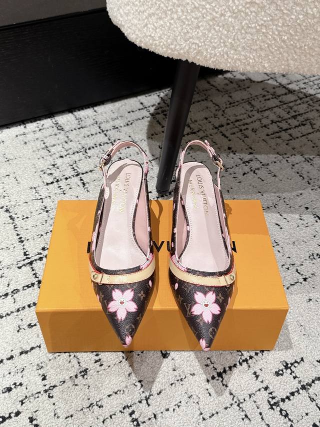 村上隆 Takashi Murakami X Louis Vuitton Lily 樱桃跟系列 尖头凉鞋 很难不怀疑是不是借鉴了唐朝的唐三彩作为基础，创新成Lv