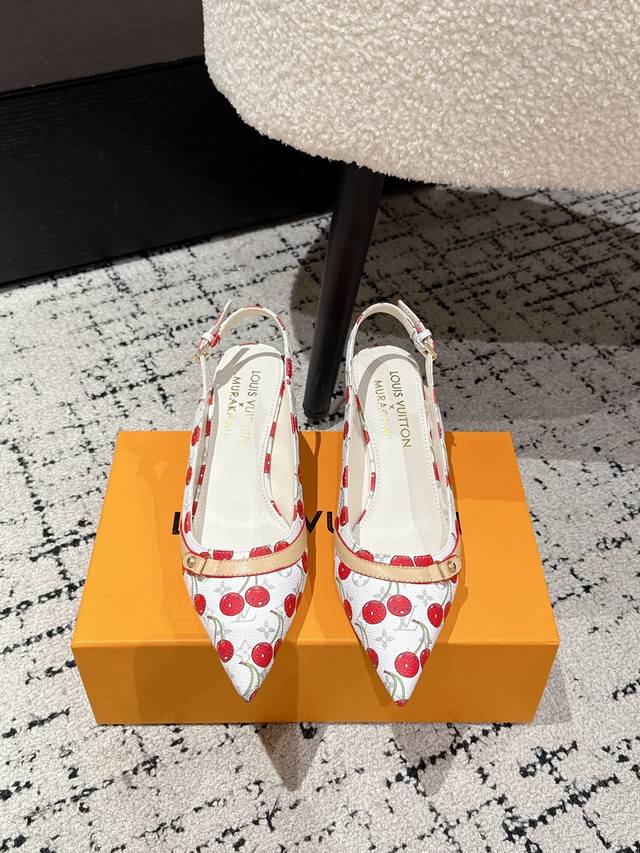 村上隆 Takashi Murakami X Louis Vuitton Lily 樱桃跟系列 尖头凉鞋 很难不怀疑是不是借鉴了唐朝的唐三彩作为基础，创新成Lv