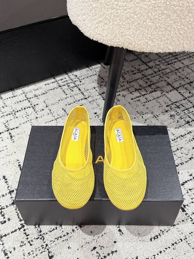 Alaia 阿莱呀 25 春夏季新款 明星同款 夹趾 渔网鞋 芭蕾舞鞋 轻盈透气 夏日松弛美学透气网面日月光倾泻 交织出若隐若现的透感美学 网面设计 呼吸感拉满