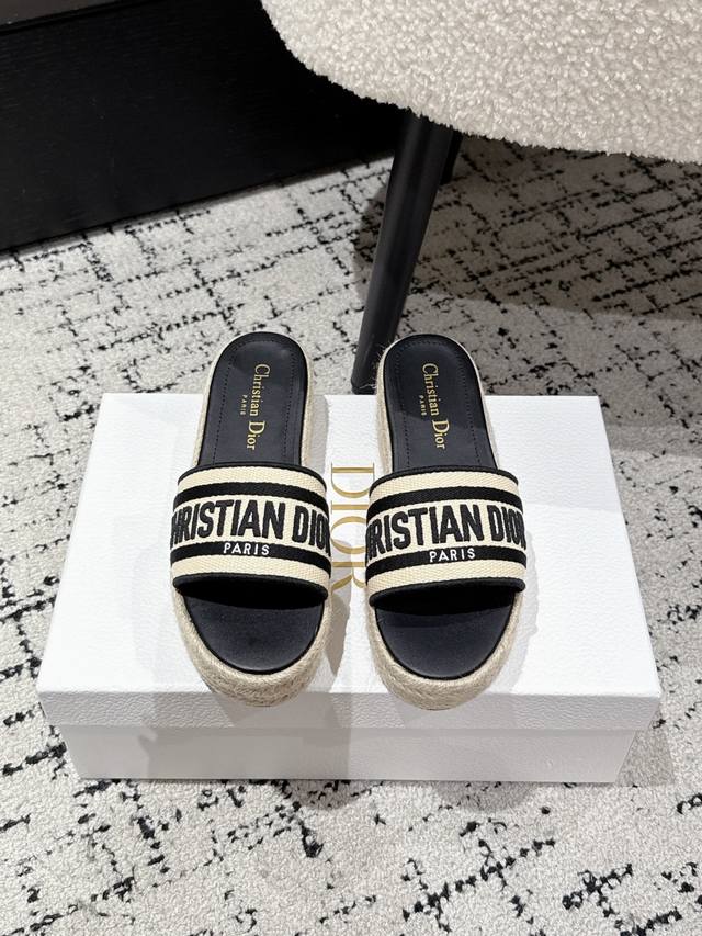 代购级 Dior迪奥 25 Dway 织物 刺绣徽标露趾 7Cm 厚底 一字带 拖鞋 Cd字母Logo立体刺绣厚底圆头露趾拖鞋 原版开发市面顶级版本，脚感柔软细