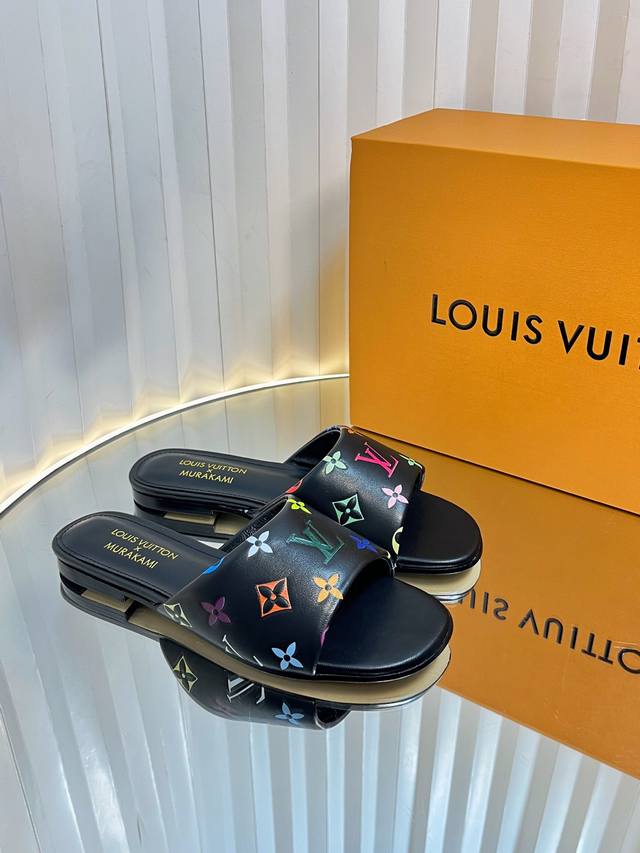 顶级版本Lv 驴家 太好看了 很少做Lv家的单品 但是这双小猫跟我真的是没法拒绝啊！原版购入 用心开发 鞋跟都是开模定制 老花单宁色搭配的棕色皮质，也太出彩了！