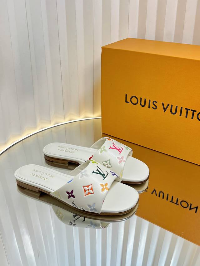 顶级版本Lv 驴家 太好看了 很少做Lv家的单品 但是这双小猫跟我真的是没法拒绝啊！原版购入 用心开发 鞋跟都是开模定制 老花单宁色搭配的棕色皮质，也太出彩了！