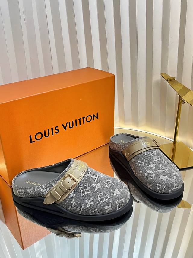 出厂： 顶级版本 Louis Vuitton路易威登 Lv包头拖鞋驴牌 半拖穆勒鞋 春夏最新爆款系列 情侣款老花凉拖 高级慵懒风，百看不厌款、时尚度拉满！细节用