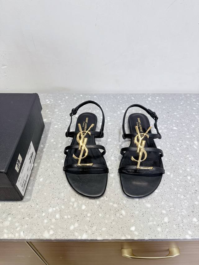 Saint Laurent 圣罗兰 25Ss春夏新款 平底 凉鞋 超级超级无敌火爆的一个款这款我们家每个版面的五金扣都要开模定制 简直完美到爆、而且上脚效果非常