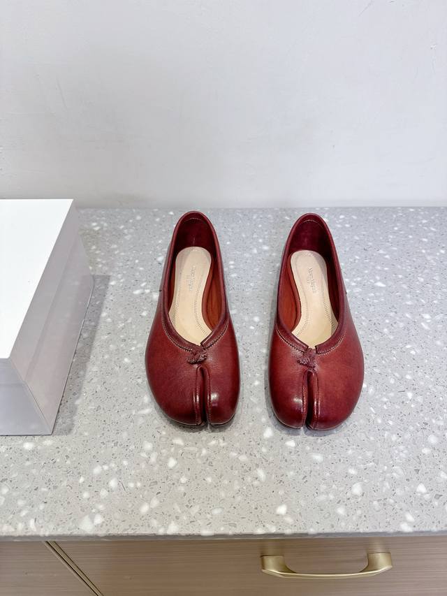 东莞货 配飞机盒包装 Maison Margiela Mm6马吉拉 25Ss春夏新款 马皮水洗 分趾鞋 Tabi分趾鞋 芭蕾舞鞋 原版开模双层真皮鞋底 原版套楦