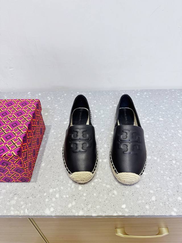 东莞纯原 Tory Burch 汤丽柏琦 Tb 渔夫 单鞋 这鞋不是市场上那些通货能比，原版开模，带有半码的1:1高货，鞋面采用进口头层羊皮，这年头这种货特别难
