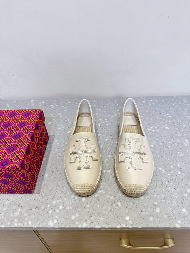 东莞纯原 Tory Burch 汤丽柏琦 Tb 渔夫 单鞋 这鞋不是市场上那些通货能比，原版开模，带有半码的1:1高货，鞋面采用进口头层羊皮，这年头这种货特别难