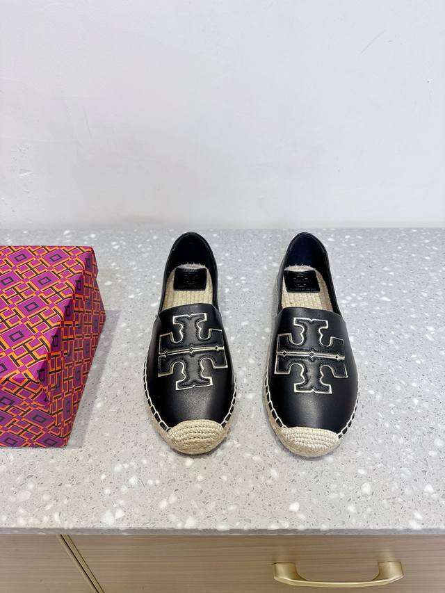 东莞纯原 Tory Burch 汤丽柏琦 Tb 渔夫 单鞋 这鞋不是市场上那些通货能比，原版开模，带有半码的1:1高货，鞋面采用进口头层羊皮，这年头这种货特别难