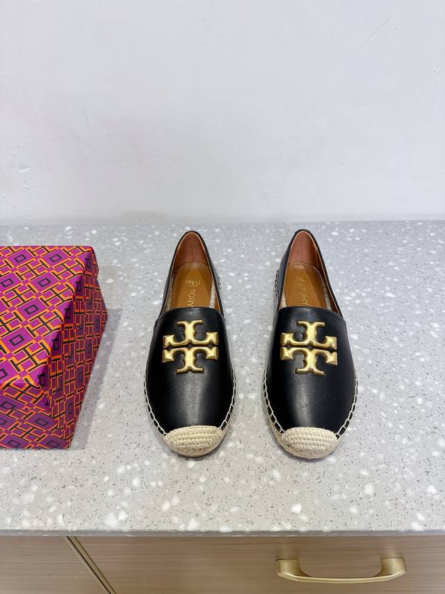 东莞纯原 Tory Burch 汤丽柏琦 Tb 渔夫 单鞋 这鞋不是市场上那些通货能比，原版开模，带有半码的1:1高货，鞋面采用进口头层羊皮，这年头这种货特别难