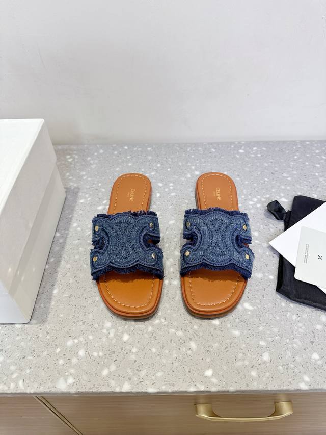 Celine 塞琳 25Ss春夏新款 复古 平底 拖鞋 凯旋门英伦风平底微标拖鞋 简约大气时髦 耐看不过时 是时尚圈永不退潮的经典所在，复古的英伦风格，让你穿出