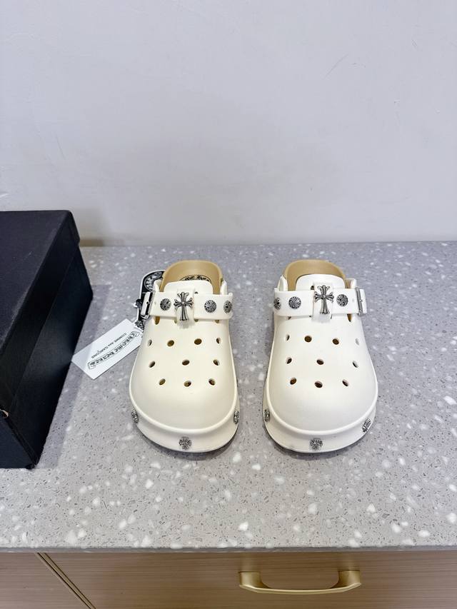 Chrome Hearts 克罗心 25Ss 新款 洞洞 包头拖 代购找很久才买到货，真的一鞋难求，真的超级好看，姐妹们给我冲 Size：35-40 40订做不