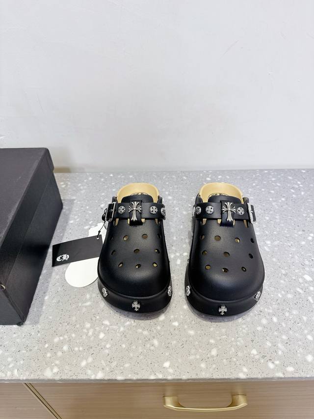 Chrome Hearts 克罗心 25Ss 新款 洞洞 包头拖 代购找很久才买到货，真的一鞋难求，真的超级好看，姐妹们给我冲 Size：35-40 40订做不