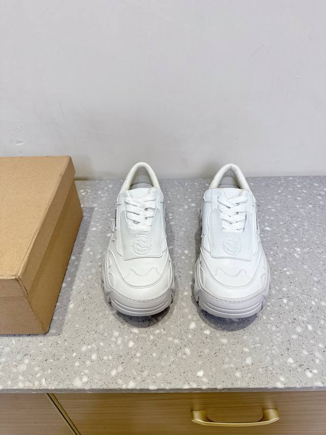 Rombaut 小众潮牌 25Ss春夏新款 厚底 休闲鞋 运动鞋 姐妹们一定要冲这双鞋，Rombaut 最近很火的小众品牌 穿上瞬间增高，秒变大长腿。 鞋自重有