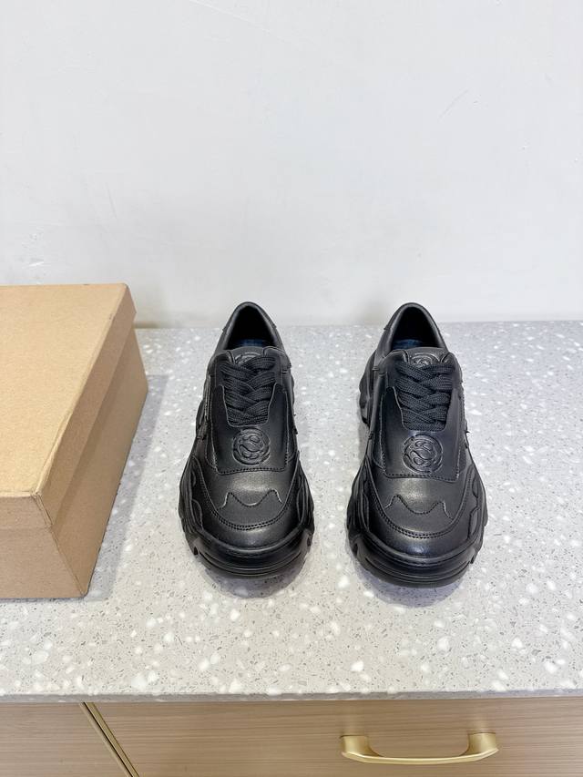 Rombaut 小众潮牌 25Ss春夏新款 厚底 休闲鞋 运动鞋 姐妹们一定要冲这双鞋，Rombaut 最近很火的小众品牌 穿上瞬间增高，秒变大长腿。 鞋自重有