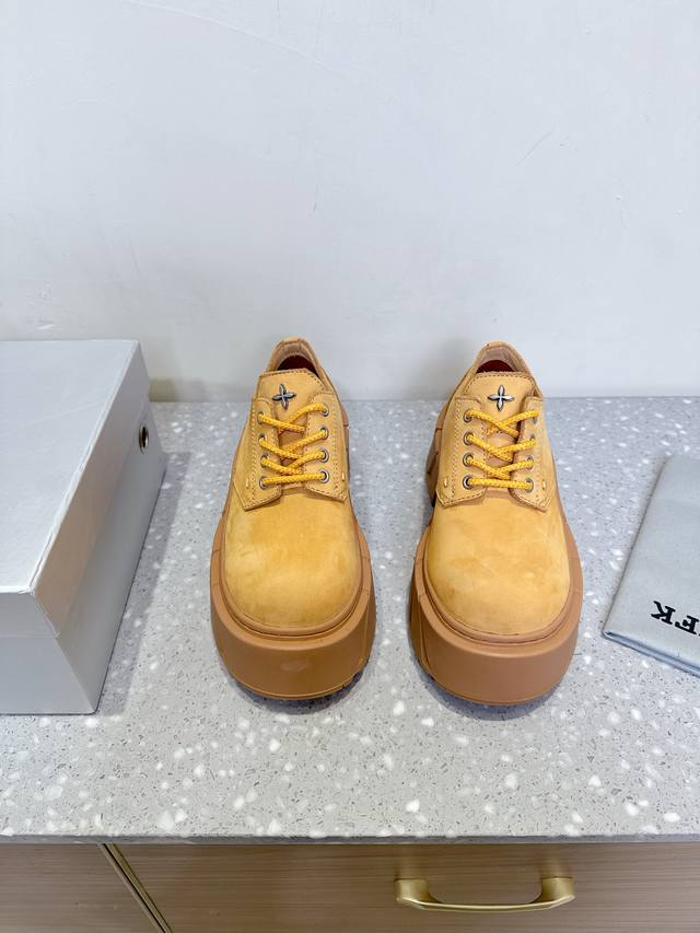 Smfk 小众潮牌 25Ss爆款新品 厚底 休闲鞋 德比鞋 爆真的是很耐看越看越喜欢！矮个子宝宝的福音直接拉长身材比例！！ 鞋身柔软舒适，鞋底耐磨防滑- 而且每