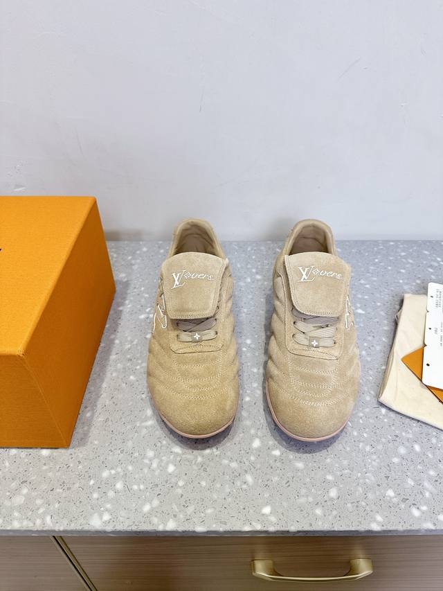 Louis Vuitton 路易威登 25Ss春夏新款 Footprint系列 情侣款 运动鞋 休闲鞋 是Pharrell Williams 首次以足球鞋为灵感
