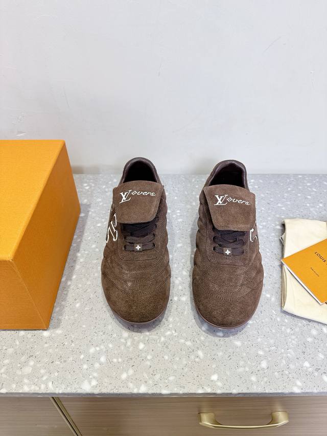Louis Vuitton 路易威登 25Ss春夏新款 Footprint系列 情侣款 运动鞋 休闲鞋 是Pharrell Williams 首次以足球鞋为灵感