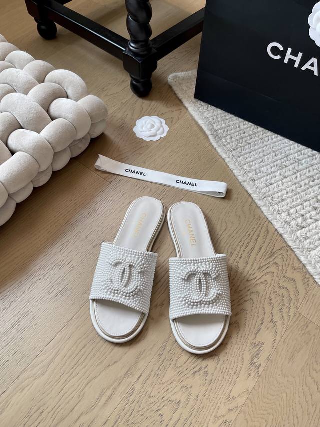 Chanel 25A新款珍珠平底拖鞋！ 顶级版本！抢先发售 鞋面原版珍珠面 垫脚羊皮 真皮大底 码数：34-41 34 40 41不退不换