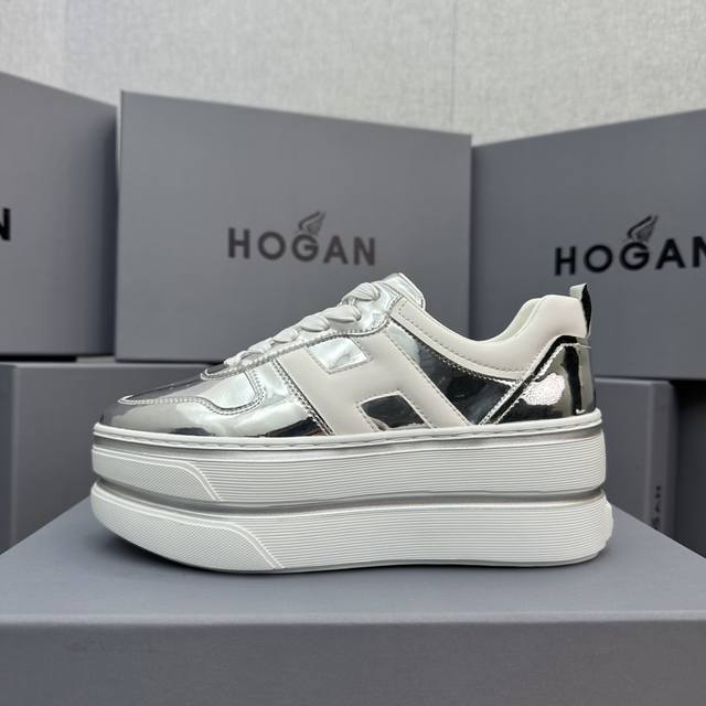 Hogan 双杠系列 独家 顶级版本！！！ 采用进口丝绸牛皮，内里采用牛皮里，超轻增高发泡底，纯手工绘漆，鞋垫特别软，超级舒服。 高度 : 5.5 鞋底+ 1.