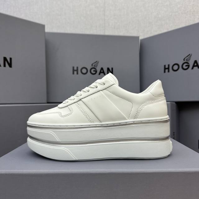 Hogan 双杠系列 独家 顶级版本！！！ 采用进口丝绸牛皮，内里采用牛皮里，超轻增高发泡底，纯手工绘漆，鞋垫特别软，超级舒服。 高度 : 5.5 鞋底+ 1.