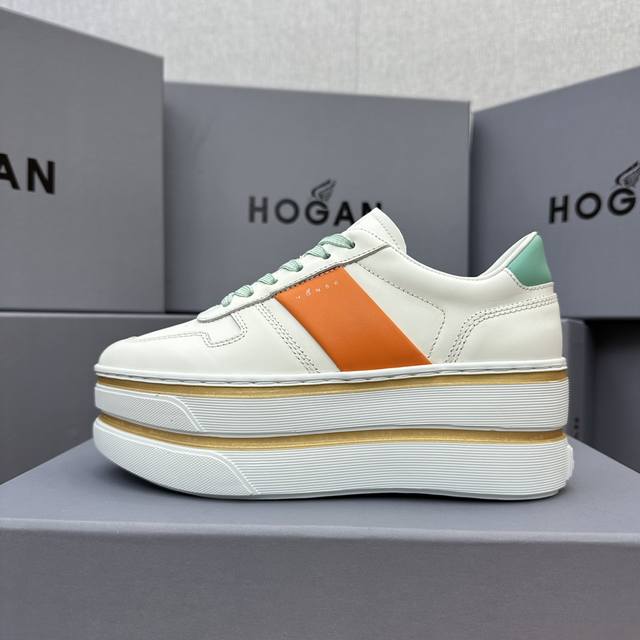 Hogan 双杠系列 独家 顶级版本！！！ 采用进口丝绸牛皮，内里采用牛皮里，超轻增高发泡底，纯手工绘漆，鞋垫特别软，超级舒服。 高度 : 5.5 鞋底+ 1.