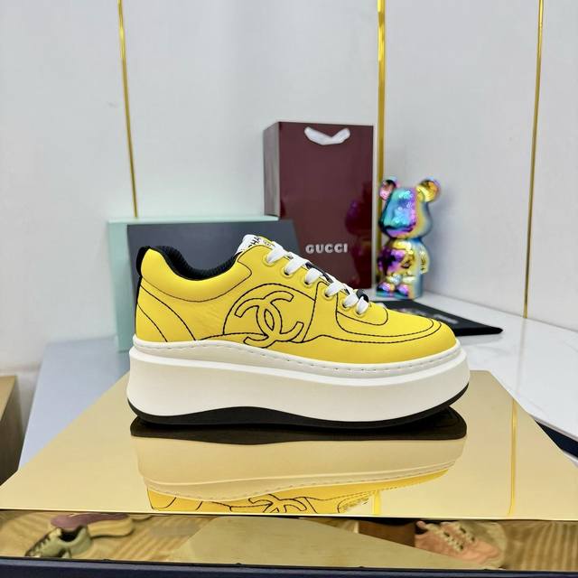 高品质！！！ Chanel香奈儿25A最新款厚底休闲运动鞋 专柜同步 专柜非常火爆 非常难买的一款鞋 全网最火的厚底休闲鞋 可想而知小香控不可错过的 颜值与舒适