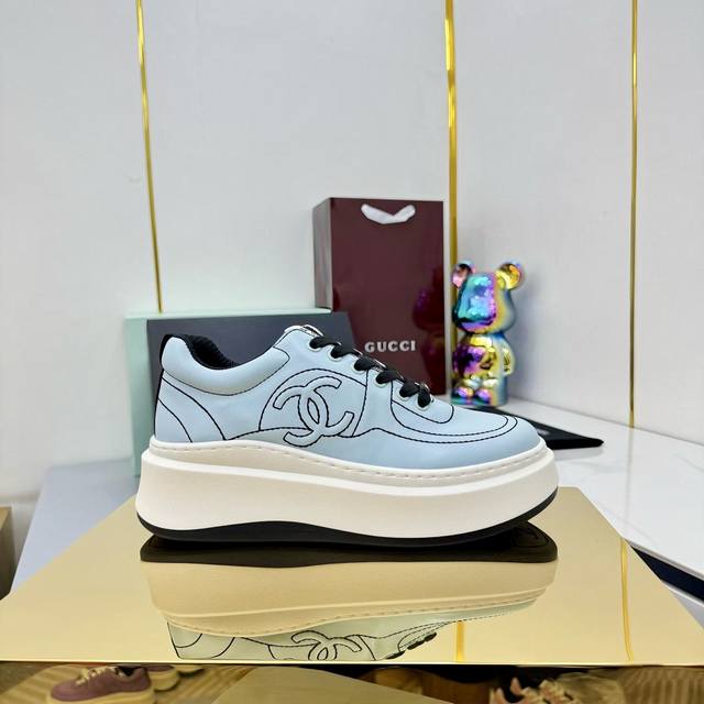 高品质！！！ Chanel香奈儿25A最新款厚底休闲运动鞋 专柜同步 专柜非常火爆 非常难买的一款鞋 全网最火的厚底休闲鞋 可想而知小香控不可错过的 颜值与舒适