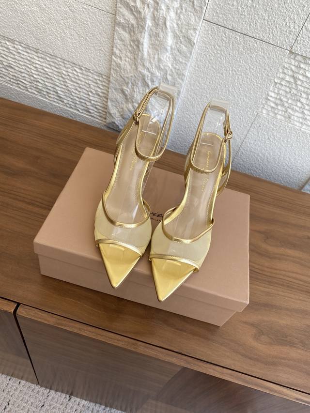 顶级版本: Gianvito Rossi 25Ss 夏季新款 尖头 纱网细高跟 凉鞋 Gianvito Rossi 意大利制鞋世家， 甄选柔软的皮革、绒面革和小