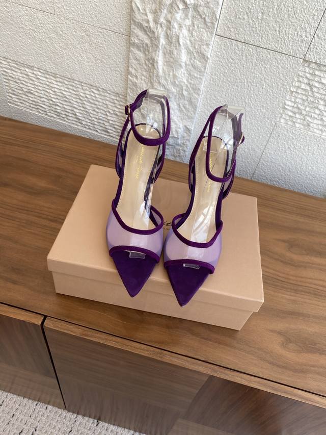 顶级版本: Gianvito Rossi 25Ss 夏季新款 尖头 纱网细高跟 凉鞋 Gianvito Rossi 意大利制鞋世家， 甄选柔软的皮革、绒面革和小