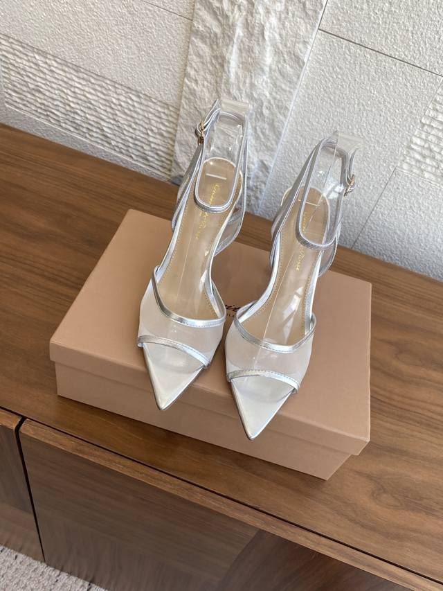 顶级版本: Gianvito Rossi 25Ss 夏季新款 尖头 纱网细高跟 凉鞋 Gianvito Rossi 意大利制鞋世家， 甄选柔软的皮革、绒面革和小
