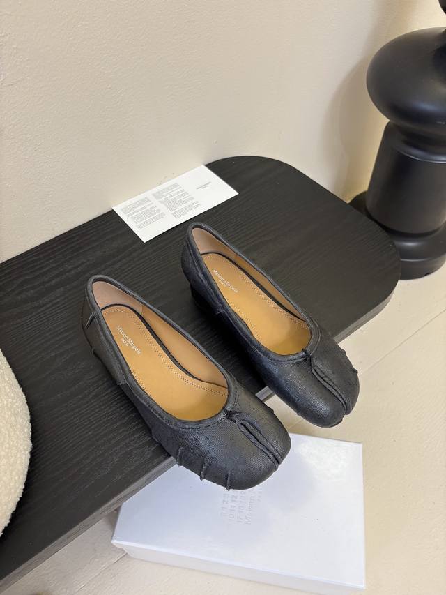 代购级版 Maison Margiela 马吉拉 Tabi褶皱芭蕾舞鞋 太火了！依旧保持的高水准出货！可以一直相信咱家的马吉拉马吉拉这双皮子很软！！可以暴走的程