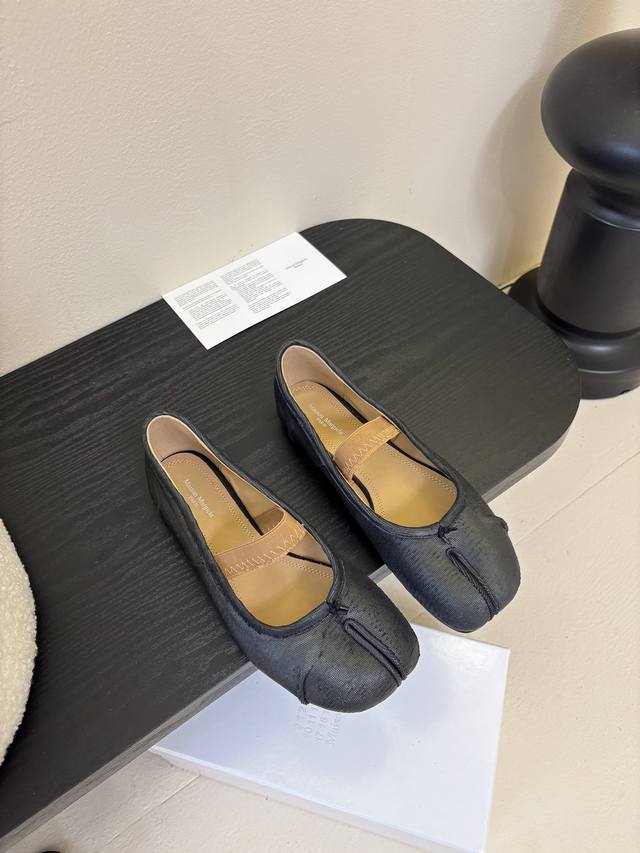 代购级版 Maison Margiela 马吉拉 Tabi褶皱芭蕾舞鞋 太火了！依旧保持的高水准出货！可以一直相信咱家的马吉拉马吉拉这双皮子很软！！可以暴走的程