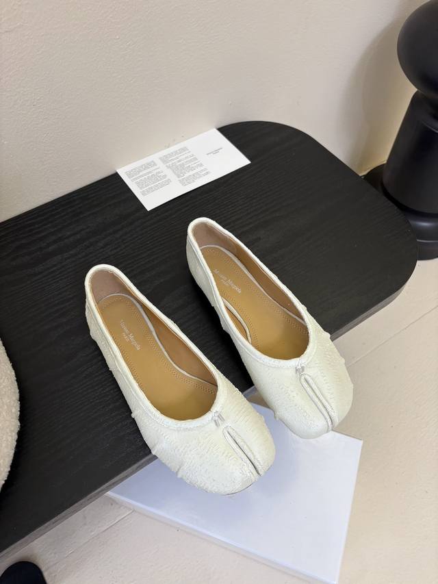 代购级版 Maison Margiela 马吉拉 Tabi褶皱芭蕾舞鞋 太火了！依旧保持的高水准出货！可以一直相信咱家的马吉拉马吉拉这双皮子很软！！可以暴走的程