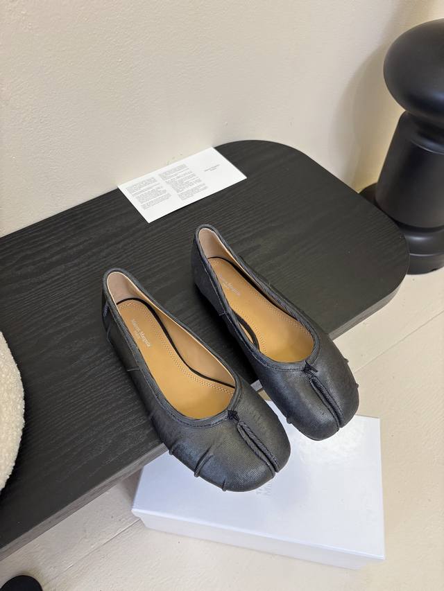 代购级版 Maison Margiela 马吉拉 Tabi褶皱芭蕾舞鞋 太火了！依旧保持的高水准出货！可以一直相信咱家的马吉拉马吉拉这双皮子很软！！可以暴走的程