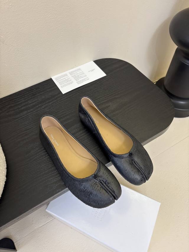 代购级版 Maison Margiela 马吉拉 Tabi褶皱芭蕾舞鞋 太火了！依旧保持的高水准出货！可以一直相信咱家的马吉拉马吉拉这双皮子很软！！可以暴走的程