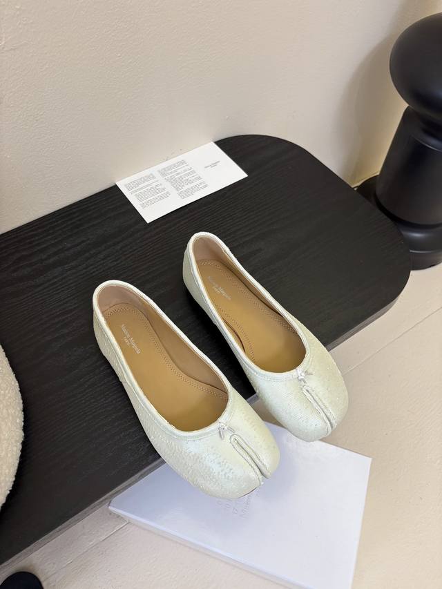 代购级版 Maison Margiela 马吉拉 Tabi褶皱芭蕾舞鞋 太火了！依旧保持的高水准出货！可以一直相信咱家的马吉拉马吉拉这双皮子很软！！可以暴走的程