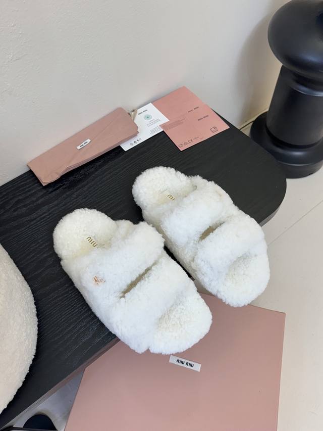 Miumiu 缪缪最新火爆款毛毛拖 原版倒模楦型，极致1:1形体 面料：羊卷毛 里料：羊卷毛 大底：Zp开模防滑耐磨橡胶大底 码数：35-39 40 41订做