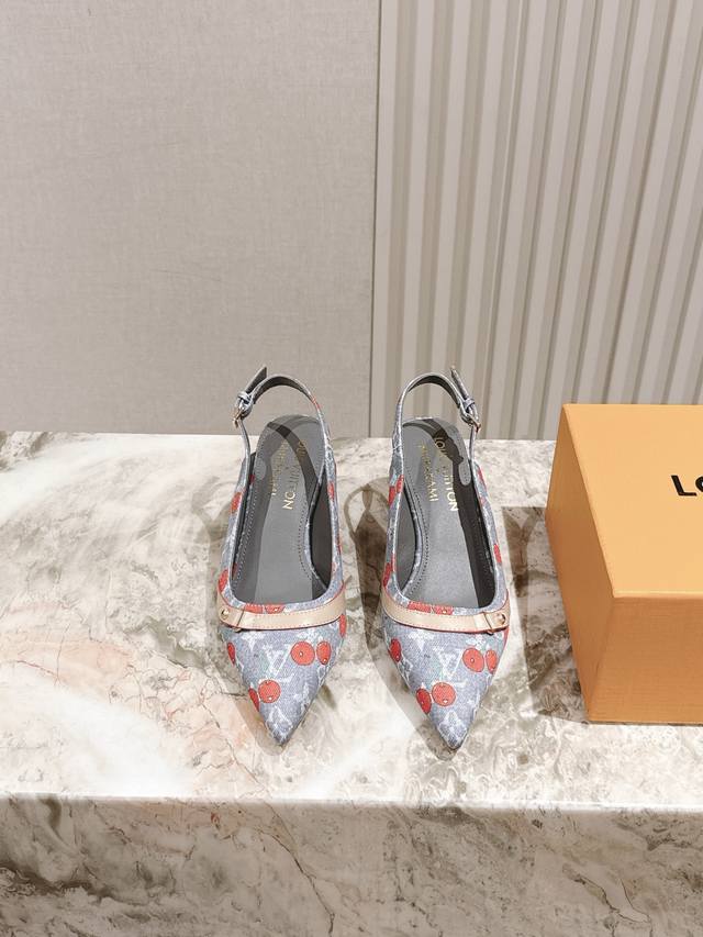 樱桃跟 225 驴家早春新品 New Arrival～Lv春夏玛丽珍鞋，也太出彩了！时尚性感舒适，拉满了夏日美鞋能给的满分情绪价值.鞋的造型也很乖巧好看呀！ 鞋