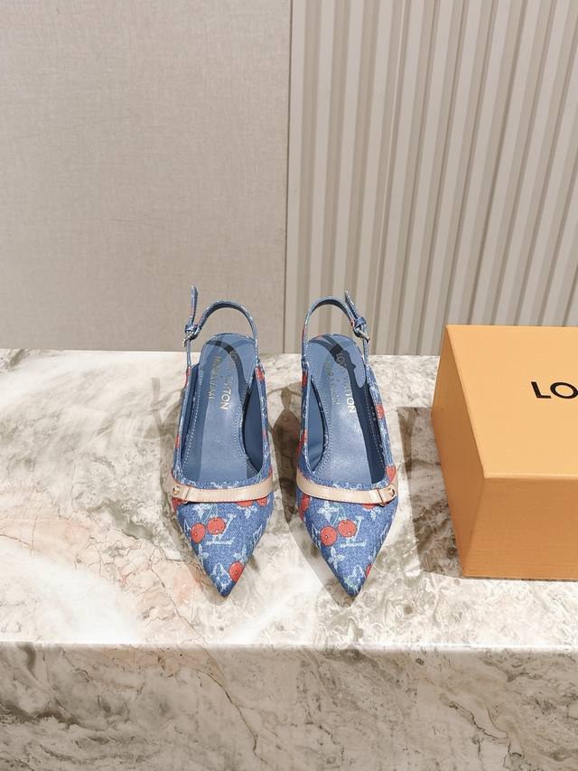 樱桃跟 225 驴家早春新品 New Arrival～Lv春夏玛丽珍鞋，也太出彩了！时尚性感舒适，拉满了夏日美鞋能给的满分情绪价值.鞋的造型也很乖巧好看呀！ 鞋
