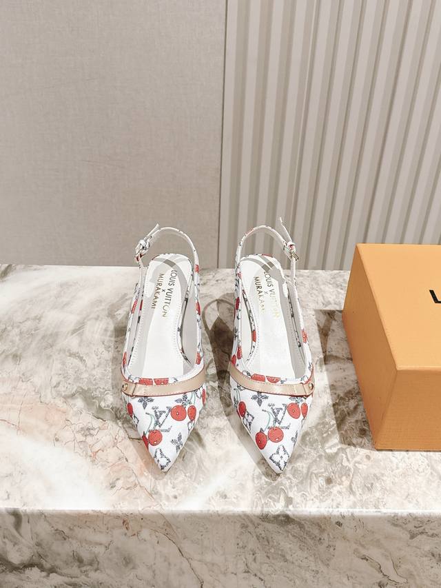 樱桃跟 225 驴家早春新品 New Arrival～Lv春夏玛丽珍鞋，也太出彩了！时尚性感舒适，拉满了夏日美鞋能给的满分情绪价值.鞋的造型也很乖巧好看呀！ 鞋
