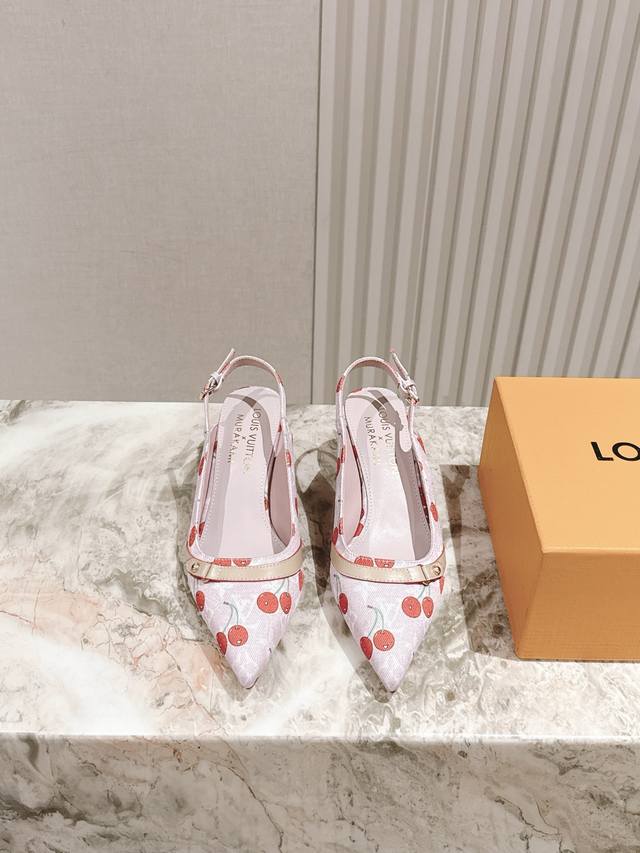 樱桃跟 225 驴家早春新品 New Arrival～Lv春夏玛丽珍鞋，也太出彩了！时尚性感舒适，拉满了夏日美鞋能给的满分情绪价值.鞋的造型也很乖巧好看呀！ 鞋