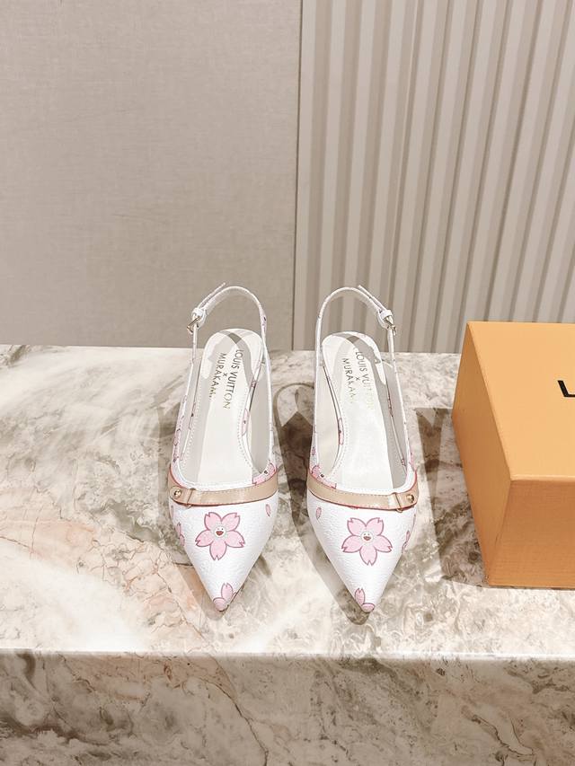 樱桃跟 225 驴家早春新品 New Arrival～Lv春夏玛丽珍鞋，也太出彩了！时尚性感舒适，拉满了夏日美鞋能给的满分情绪价值.鞋的造型也很乖巧好看呀！ 鞋