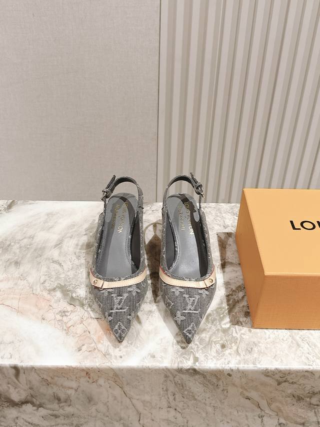樱桃跟 225 驴家早春新品 New Arrival～Lv春夏玛丽珍鞋，也太出彩了！时尚性感舒适，拉满了夏日美鞋能给的满分情绪价值.鞋的造型也很乖巧好看呀！ 鞋