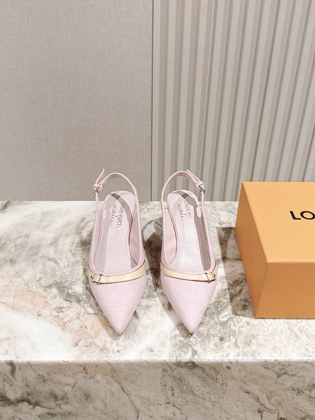 樱桃跟 225 驴家早春新品 New Arrival～Lv春夏玛丽珍鞋，也太出彩了！时尚性感舒适，拉满了夏日美鞋能给的满分情绪价值.鞋的造型也很乖巧好看呀！ 鞋