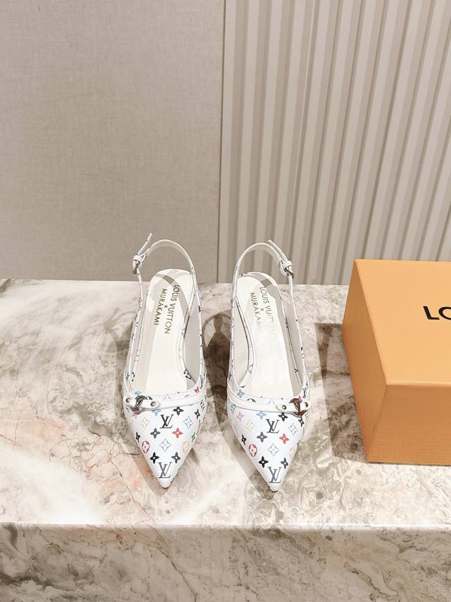 樱桃跟 225 驴家早春新品 New Arrival～Lv春夏玛丽珍鞋，也太出彩了！时尚性感舒适，拉满了夏日美鞋能给的满分情绪价值.鞋的造型也很乖巧好看呀！ 鞋