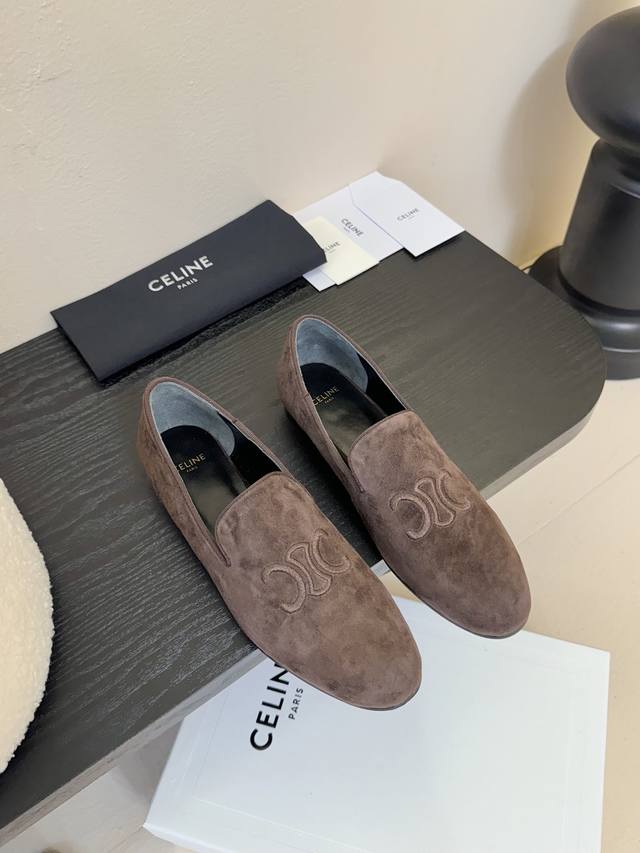 Celine*塞琳2025Ss新款乐福鞋 网红Ins种草神器、非常复古风、气场十足单品、设计风格非常新颖、高档且非常舒适.原版一比一定制 鞋头Celine标志彰